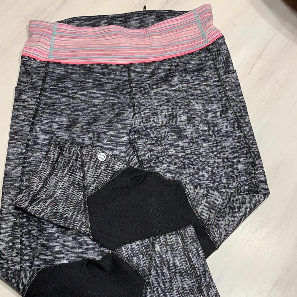 Lululemon crops size 6.  Minimally worn.